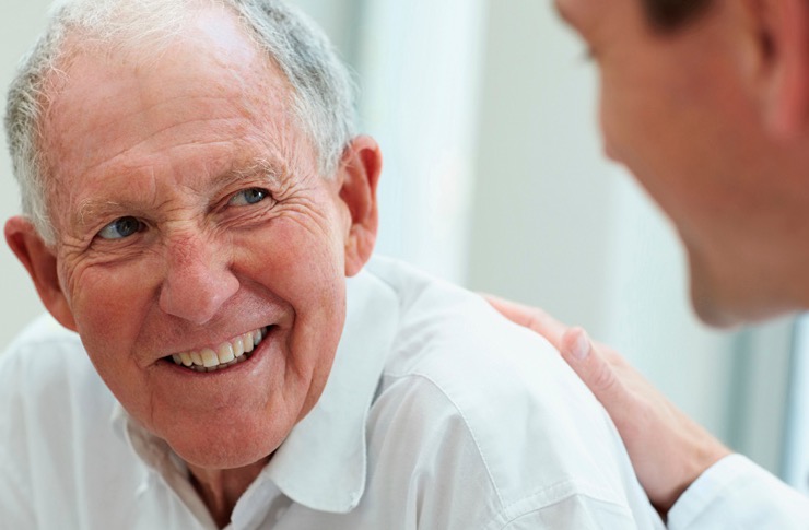idoso-sorrindo-medico.jpg